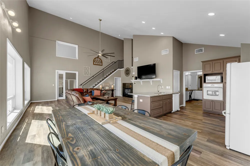 319 Meadowlakes Drive Marble Falls, TX 78654