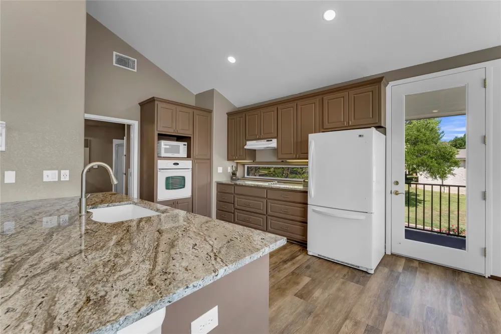 319 Meadowlakes Drive Marble Falls, TX 78654