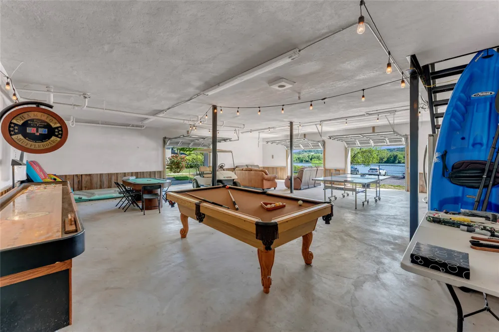 319 Meadowlakes Drive Marble Falls, TX 78654