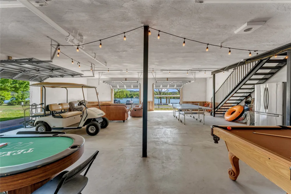 319 Meadowlakes Drive Marble Falls, TX 78654