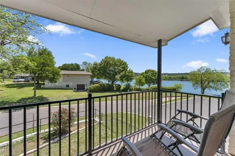 319 Meadowlakes Drive