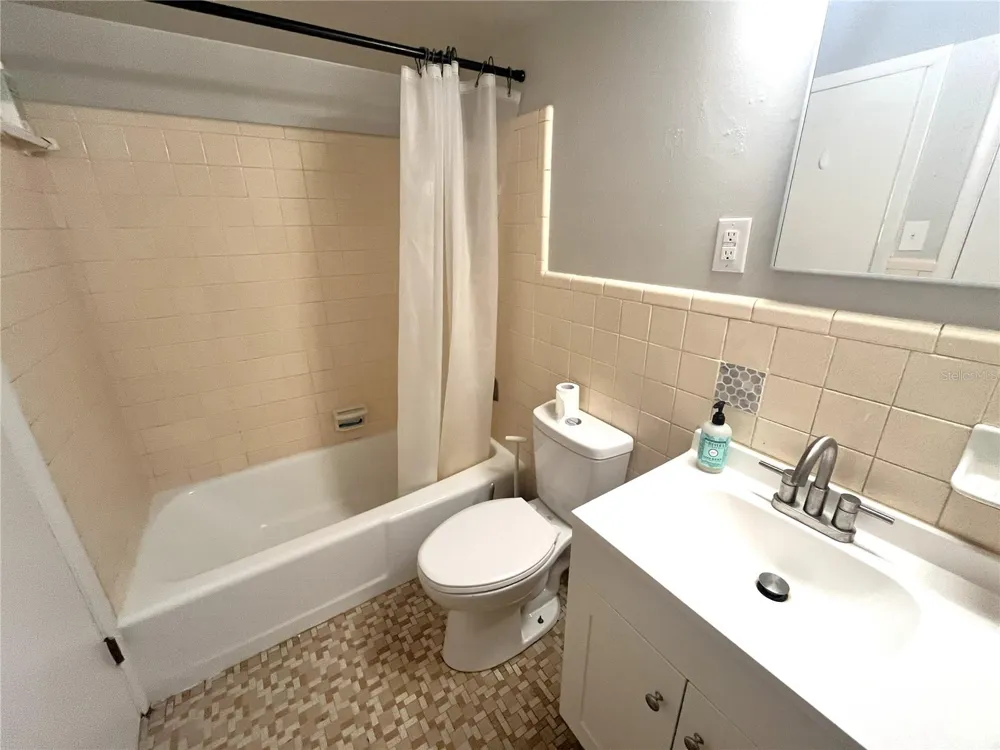 501 NW 15TH AVENUE #9 Gainesville, FL 32601
