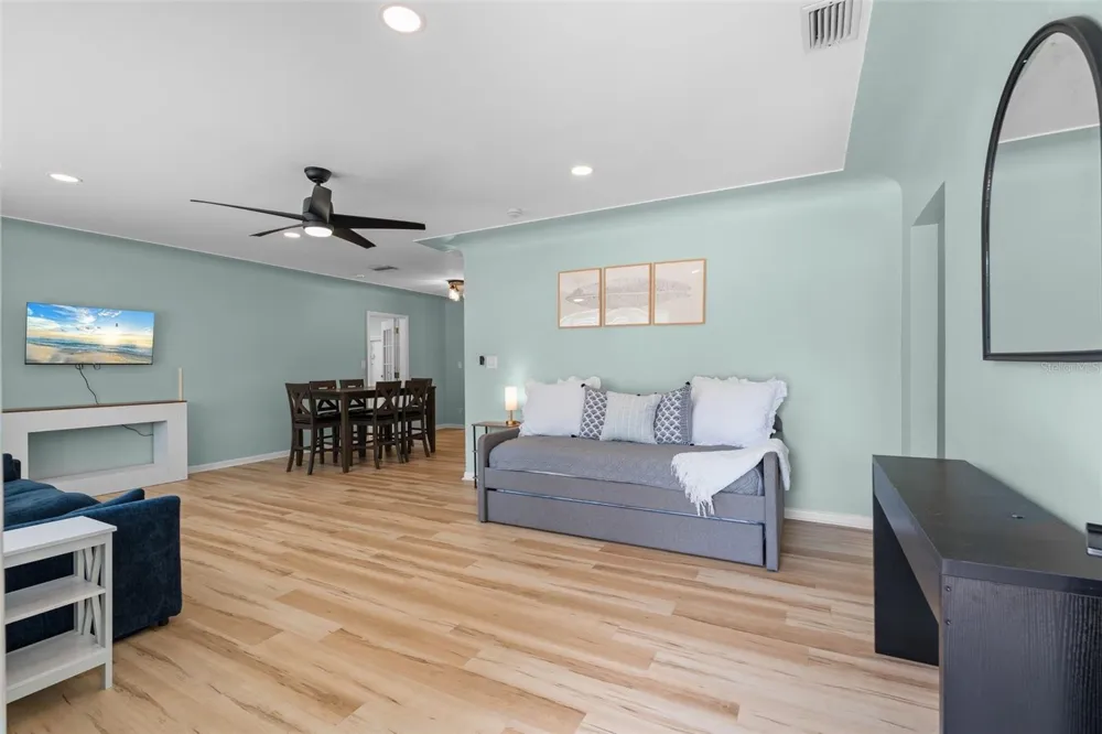 7690 91ST STREET Seminole, FL 33777