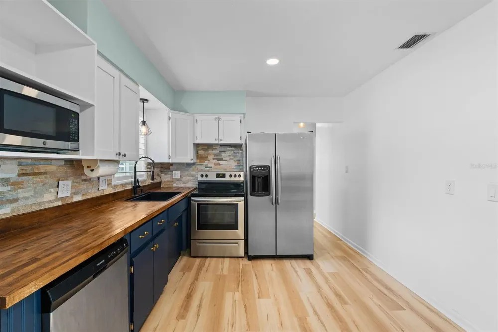 7690 91ST STREET Seminole, FL 33777