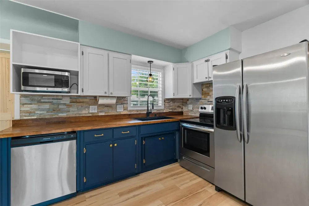 7690 91ST STREET Seminole, FL 33777