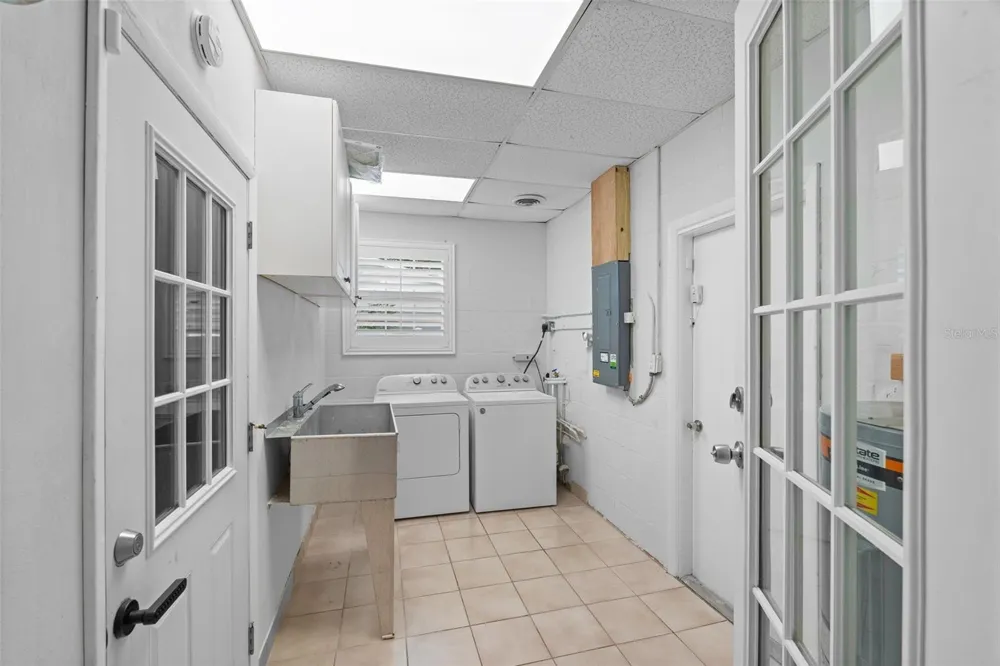 7690 91ST STREET Seminole, FL 33777