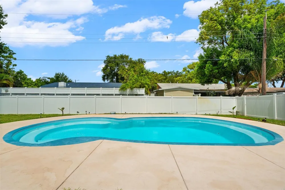 7690 91ST STREET Seminole, FL 33777