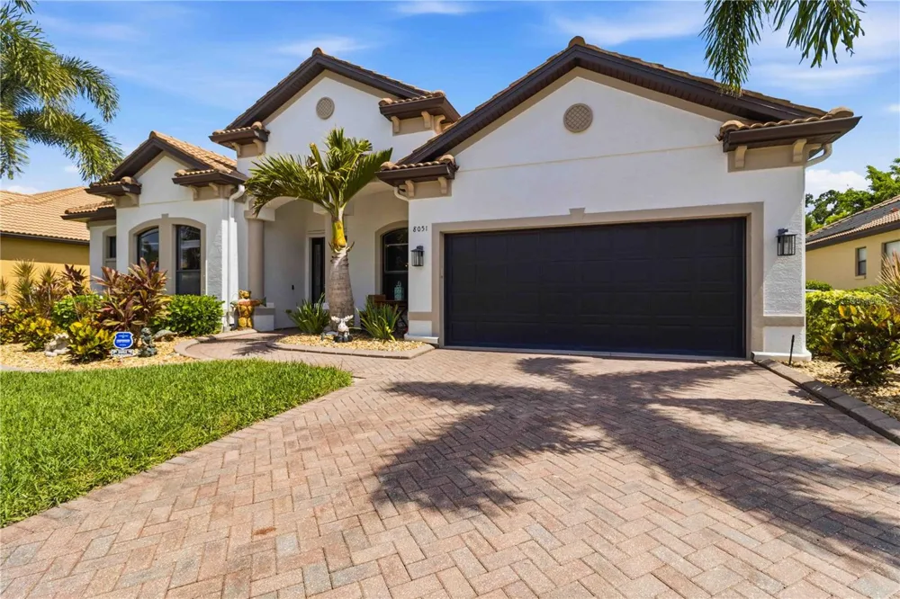 8051 36TH STREET CIRCLE E Sarasota, FL 34243