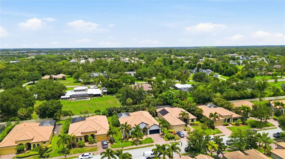 8051 36TH STREET CIRCLE E Sarasota, FL 34243