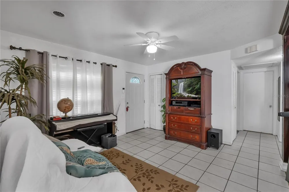 6201 ANTILLA DRIVE Orlando, FL 32809