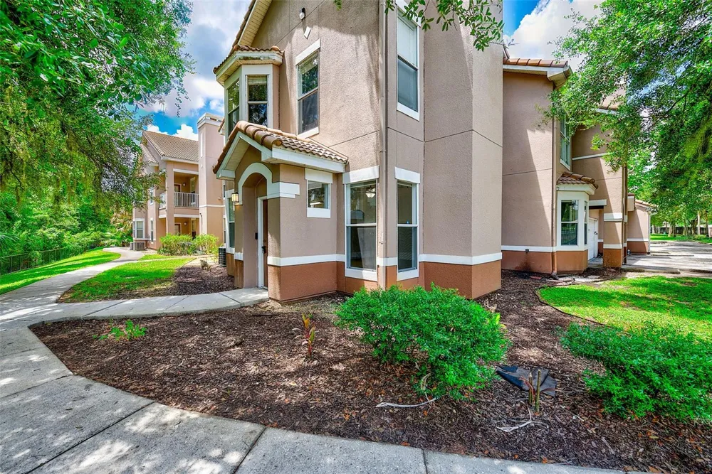 18138 VILLA CREEK DRIVE #18138 Tampa, FL 33647