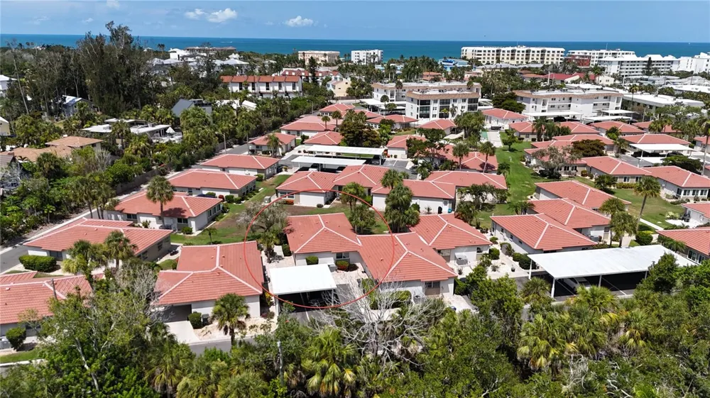 159 VISTA HERMOSA CIRCLE #27B Sarasota, FL 34242