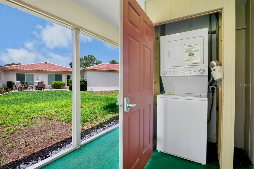 159 VISTA HERMOSA CIRCLE #27B Sarasota, FL 34242