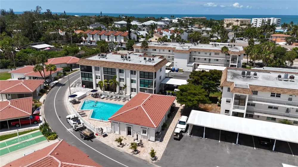 159 VISTA HERMOSA CIRCLE #27B Sarasota, FL 34242