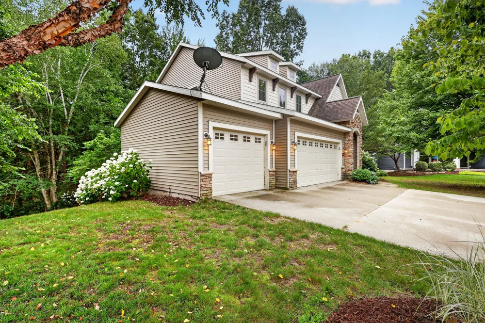 16826 Birchview Drive Crockery Township, MI 49448