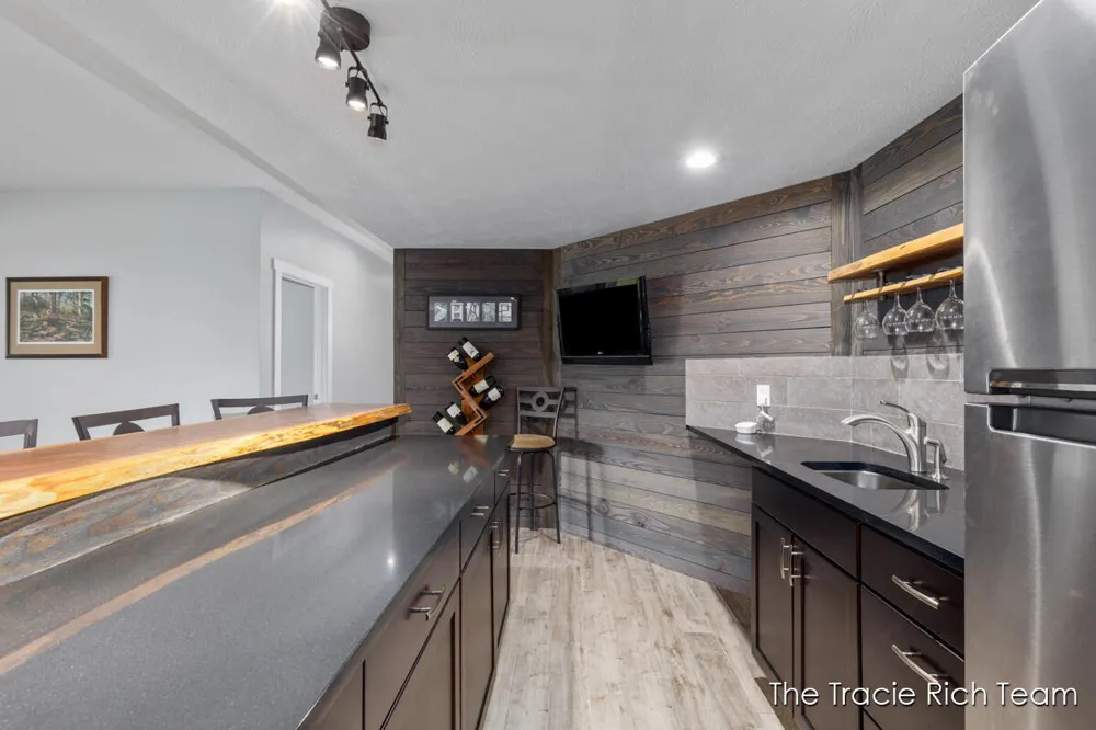 5930 12 Mile Road NE Rockford, MI 49341