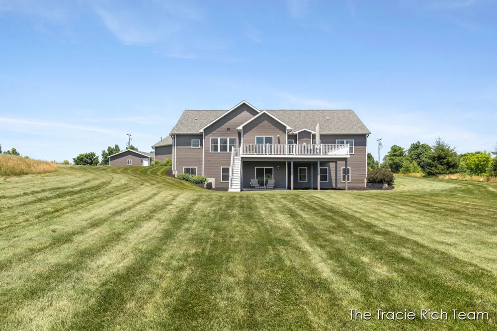 5930 12 Mile Road NE Rockford, MI 49341