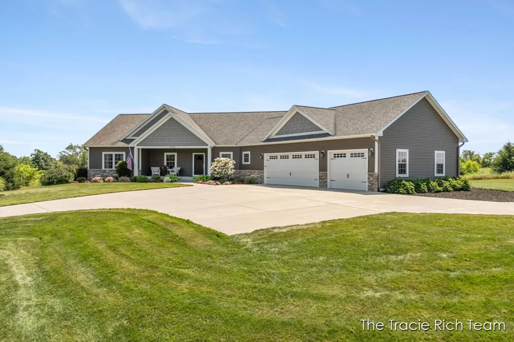 5930 12 Mile Road NE Rockford, MI 49341