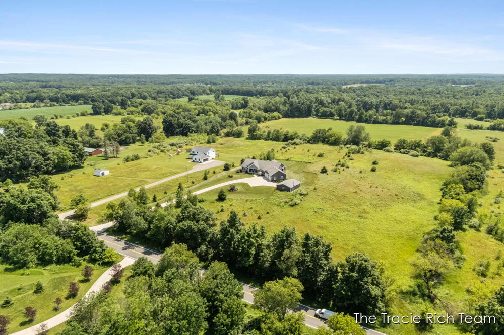 5930 12 Mile Road NE Rockford, MI 49341