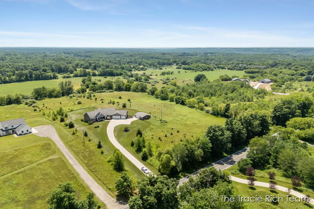 5930 12 Mile Road NE Rockford, MI 49341