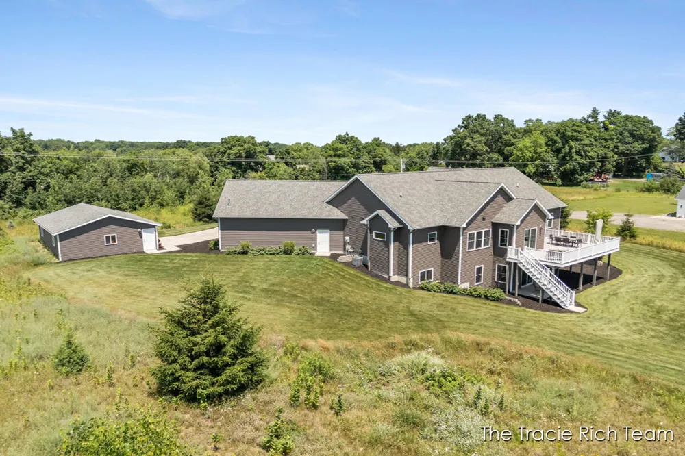 5930 12 Mile Road NE Rockford, MI 49341