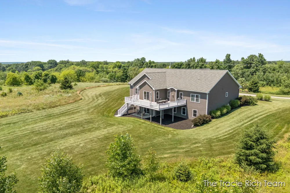 5930 12 Mile Road NE Rockford, MI 49341
