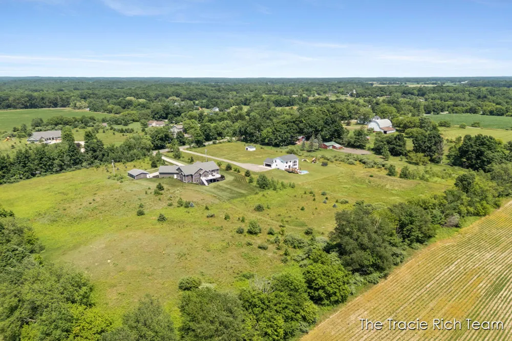 5930 12 Mile Road NE Rockford, MI 49341