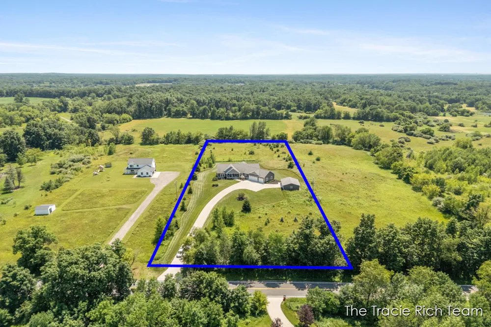 5930 12 Mile Road NE Rockford, MI 49341