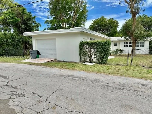 3801 Ponce De Leon Blvd #3801 Coral Gables, FL 33134