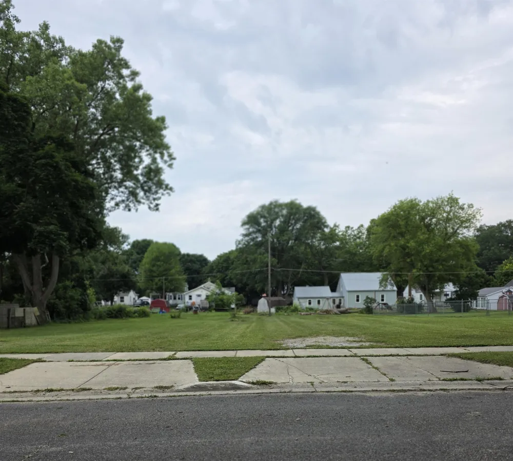111 Grove Alma City, MI 48801