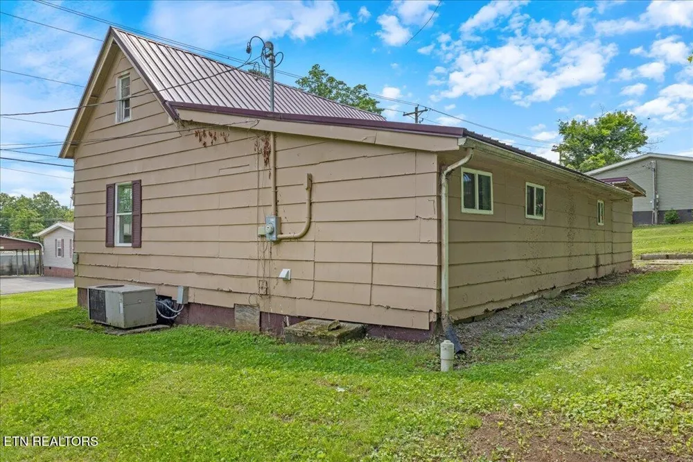 110 Elm St Niota, TN 37826