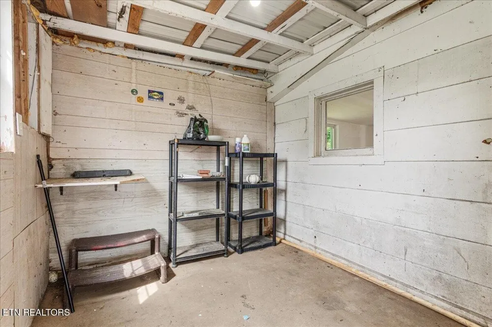 110 Elm St Niota, TN 37826