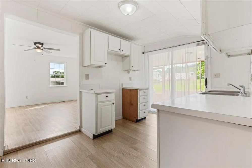 110 Elm St Niota, TN 37826
