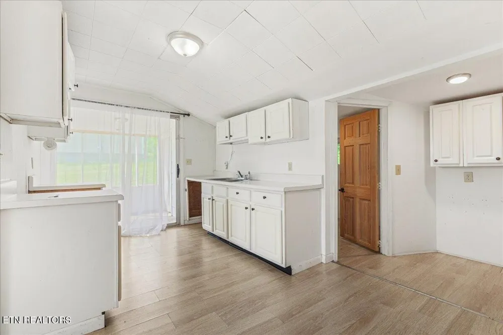 110 Elm St Niota, TN 37826