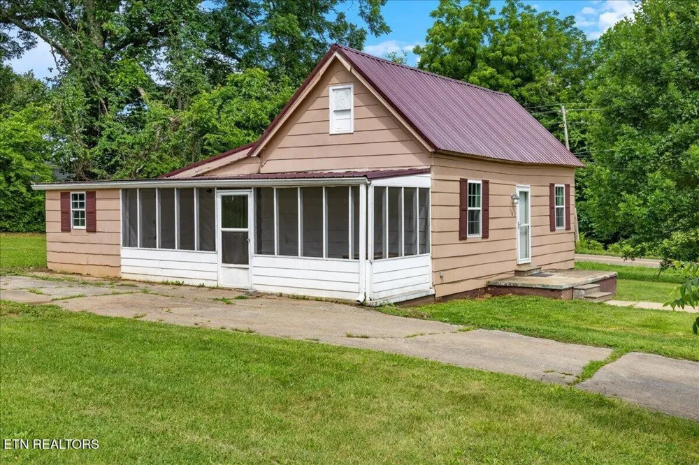 110 Elm St Niota, TN 37826