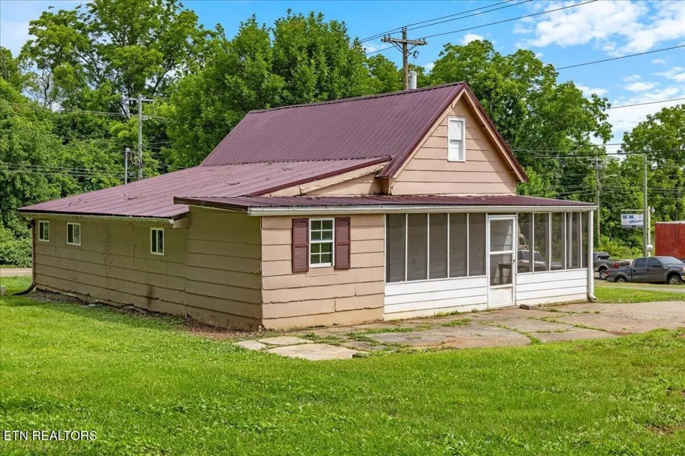 110 Elm St Niota, TN 37826