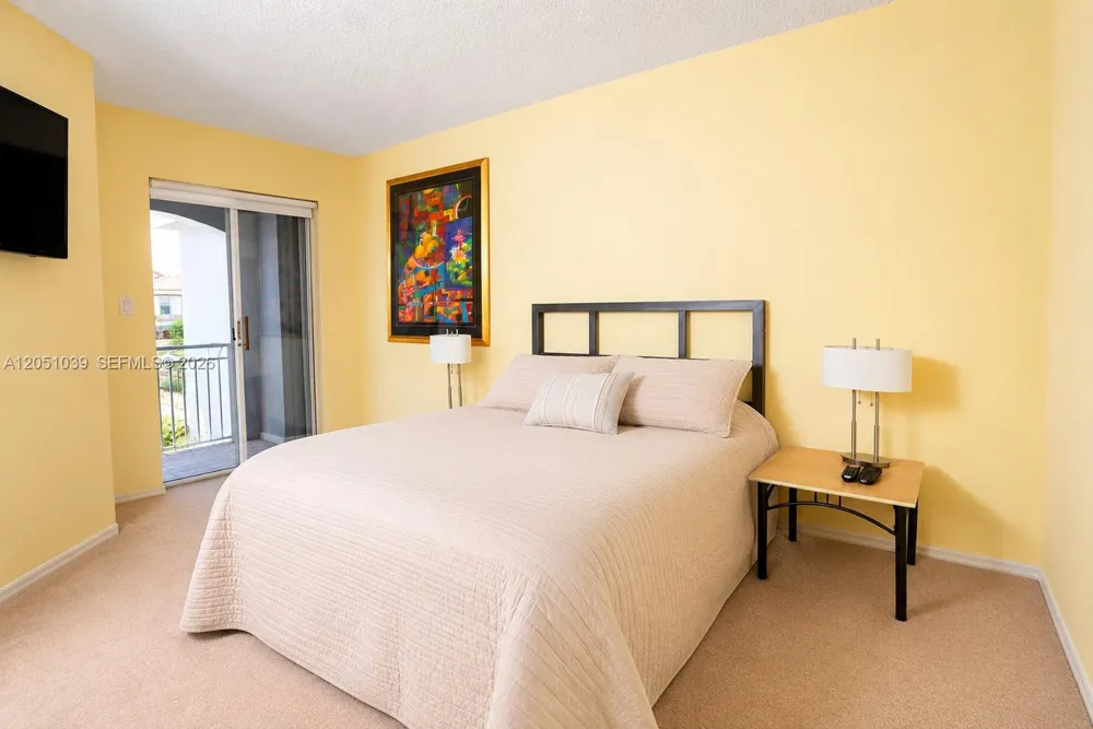 1115 Weeping Willow Way Hollywood, FL 33019