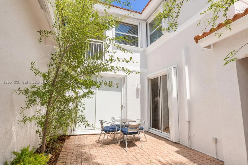 1115 Weeping Willow Way Hollywood, FL 33019