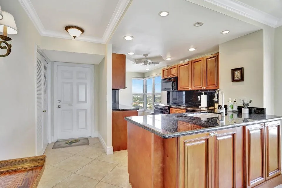 1021 Hillsboro Mile #1108 Hillsboro Beach, FL 33062