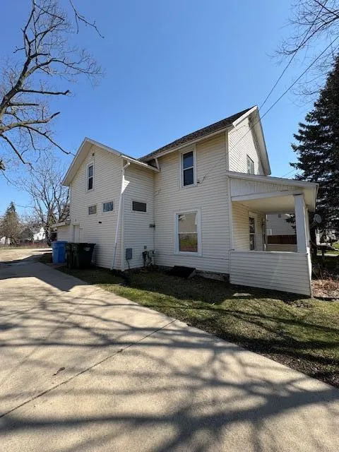 1513 E Oakland Avenue Lansing, MI 48906