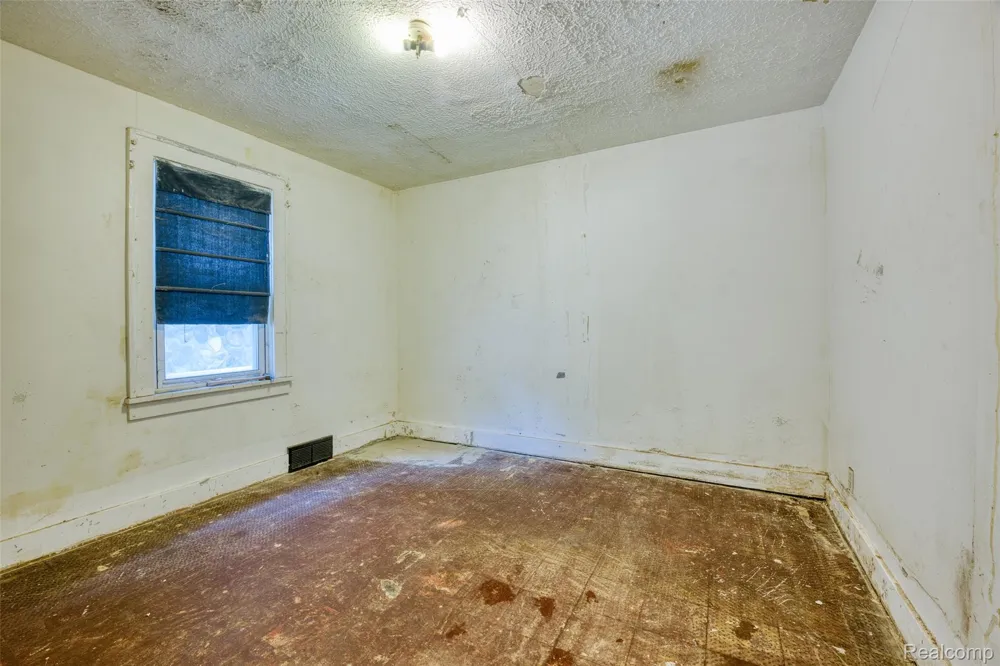 95 Hulbert Street White Lake Charter Township, MI 48386