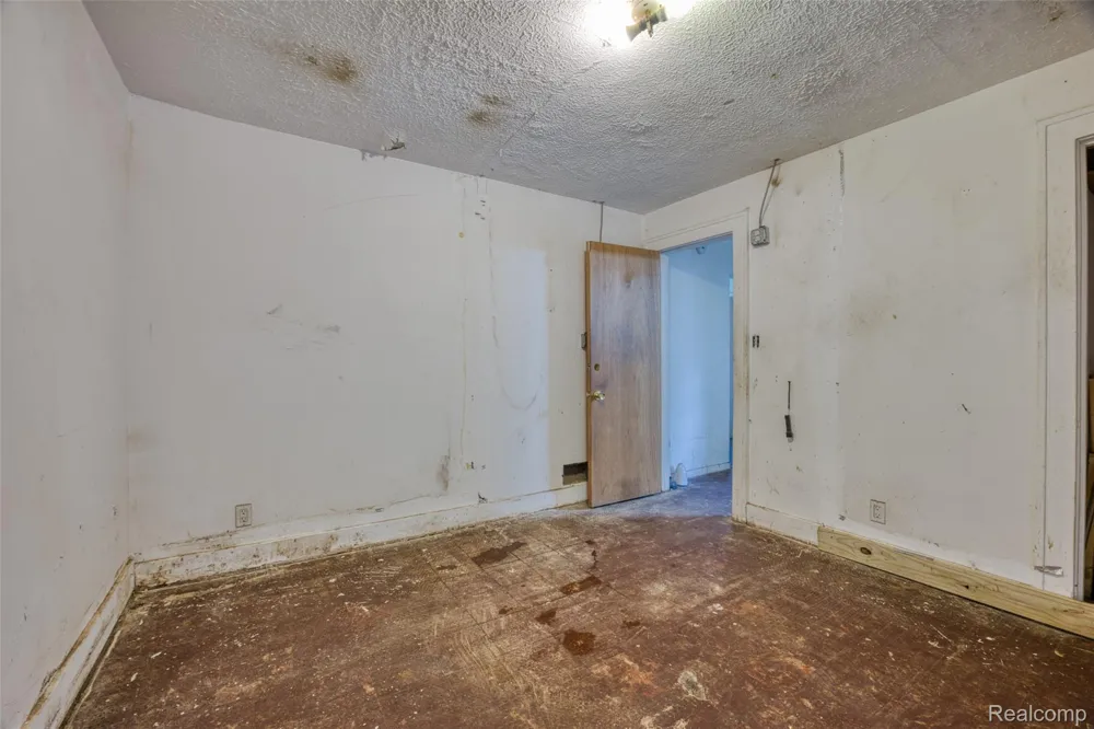 95 Hulbert Street White Lake Charter Township, MI 48386