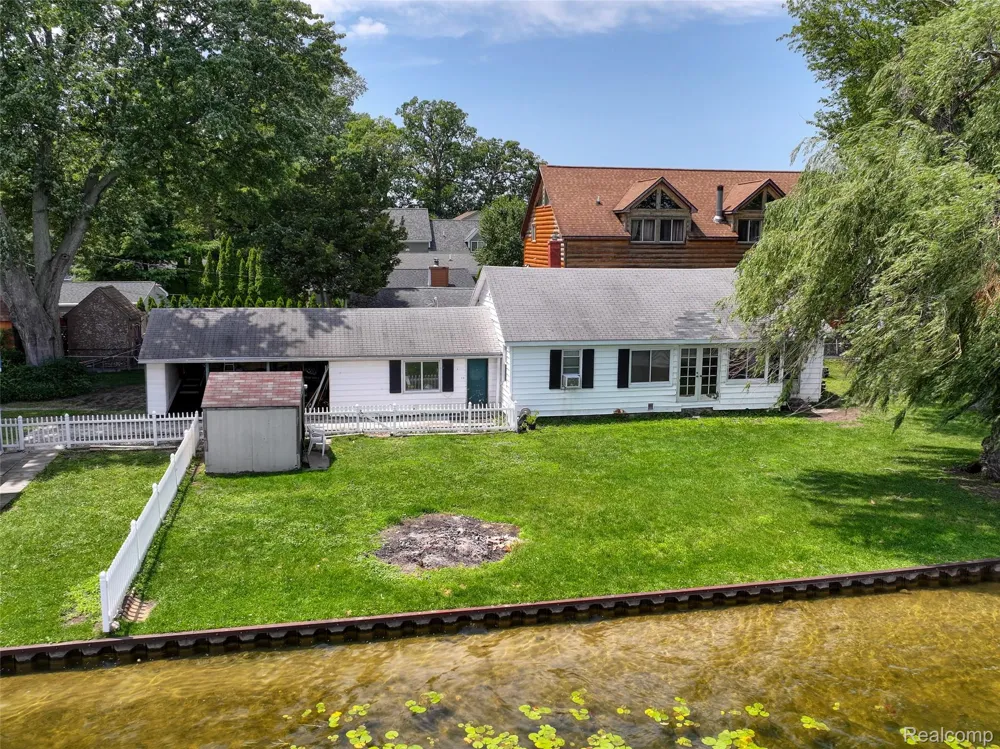 95 Hulbert Street White Lake Charter Township, MI 48386