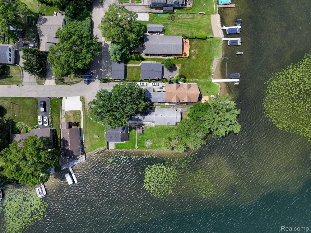 95 Hulbert Street White Lake Charter Township, MI 48386