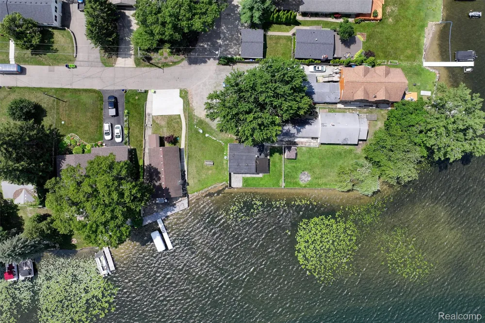95 Hulbert Street White Lake Charter Township, MI 48386
