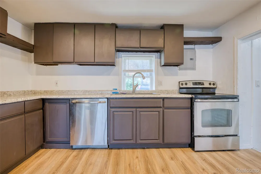 95 Hulbert Street White Lake Charter Township, MI 48386