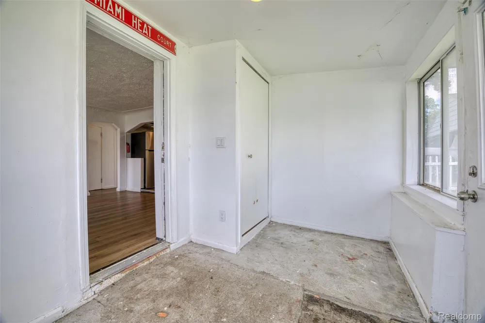 95 Hulbert Street White Lake Charter Township, MI 48386