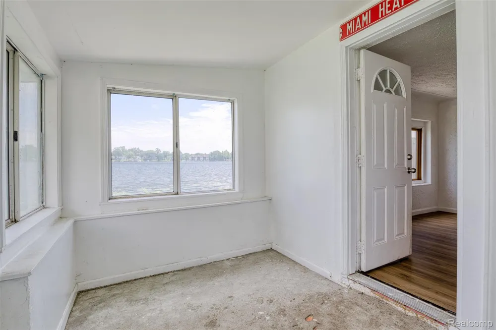 95 Hulbert Street White Lake Charter Township, MI 48386