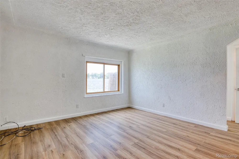 95 Hulbert Street White Lake Charter Township, MI 48386