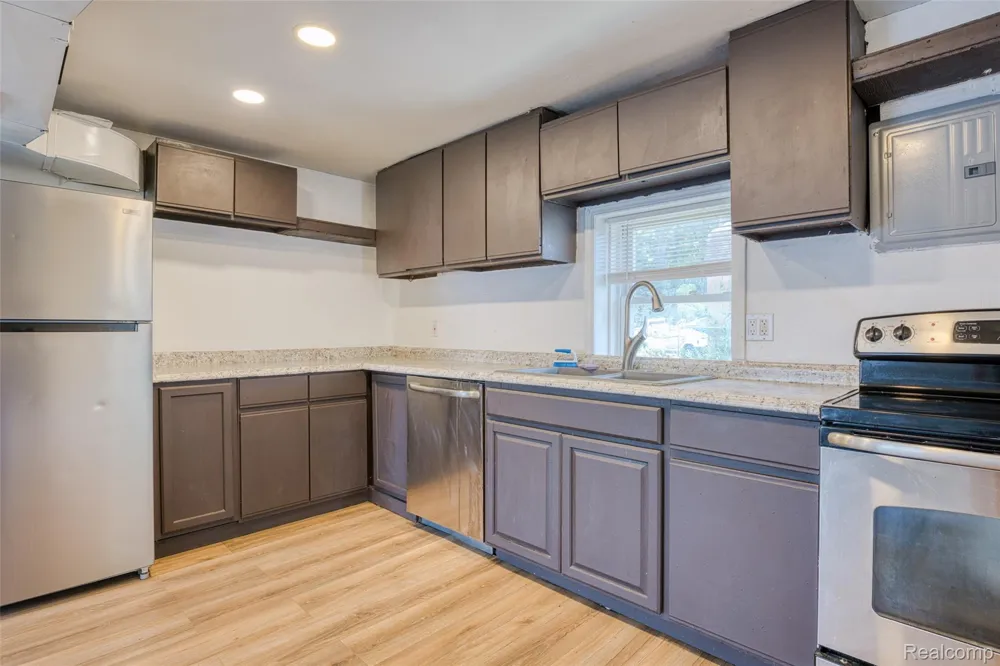 95 Hulbert Street White Lake Charter Township, MI 48386
